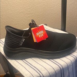 Brand new never worn in box sketchers slip-ins.